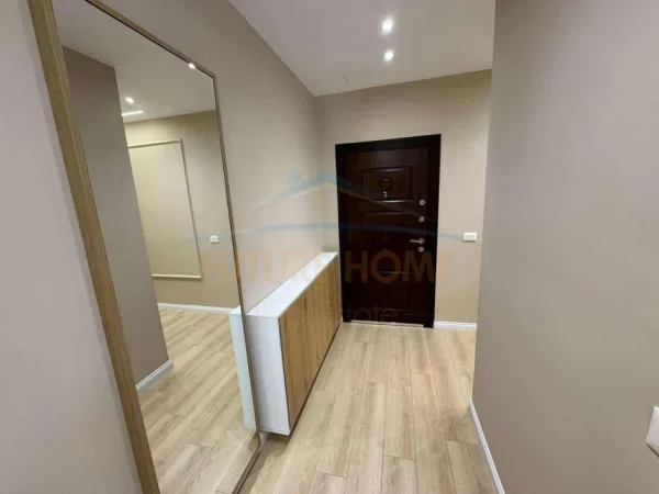 Tirane, shitet apartament 2+1+Ballkon Kati 1, 93 m² 250.000 € (Myslym Shyri tek Rruga Him Kolli)