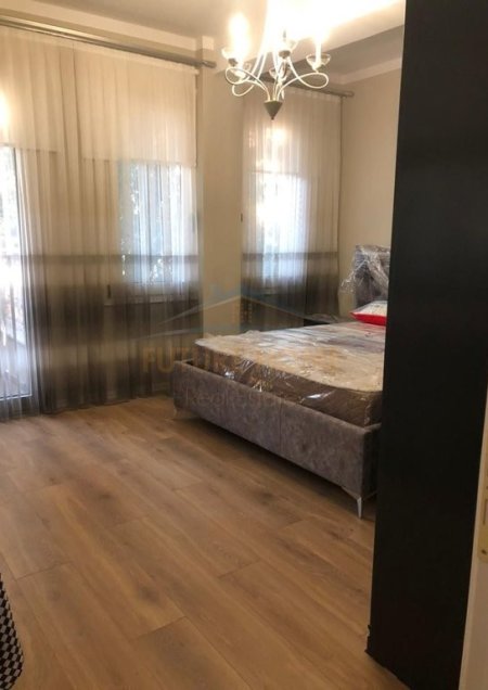 Tirane, jepet me qera Vile 3+1+Ballkon Kati 2, 190 m² 1.300 € (Vilat Gjermane)