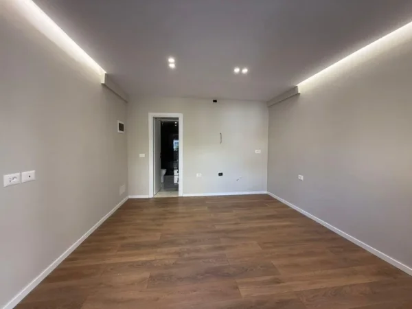 Tirane, shitet garsonier 1+1 Kati 1, 27 m² 87.000 € (Rruga e Elbasanit)