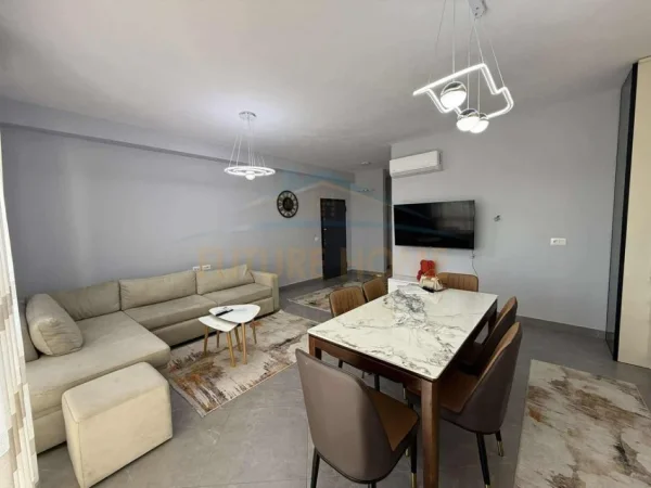 Tirane, jepet me qera apartament 2+1 Kati 7, 98 m² 700 € (Riverside Residence – Unaza e Re)