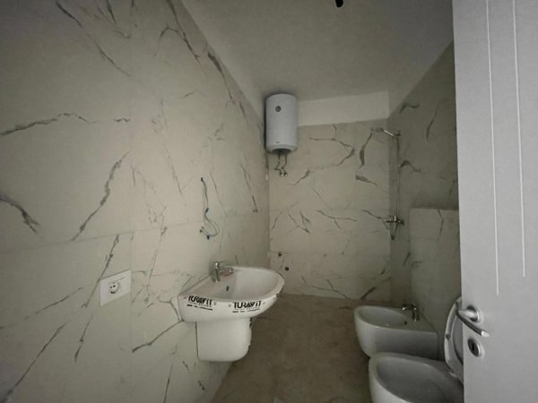 Tirane, shitet apartament 2+1 Kati 4, 111 m² 188.700 € (Oasis Residence ne Astir.)