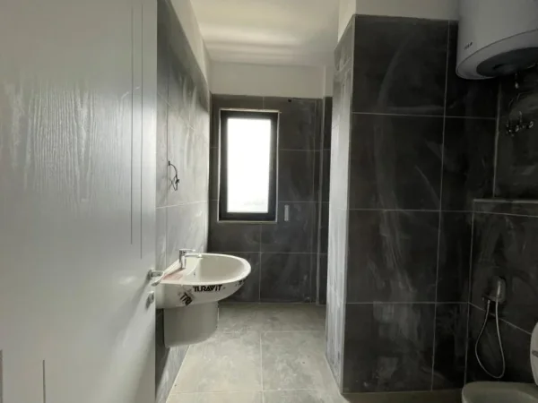 Tirane, shitet apartament 2+1 Kati 4, 111 m² 188.700 € (Oasis Residence ne Astir.)