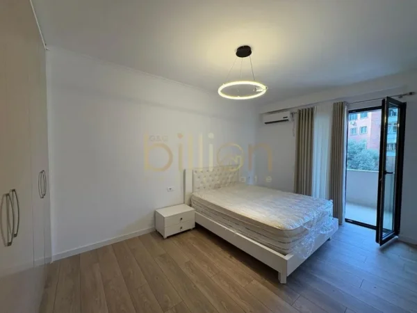 Tirane, jap me qera 2+1+Ballkon Kati 2, 95 m² 900 € (Rezidenca Kodra e Diellit)