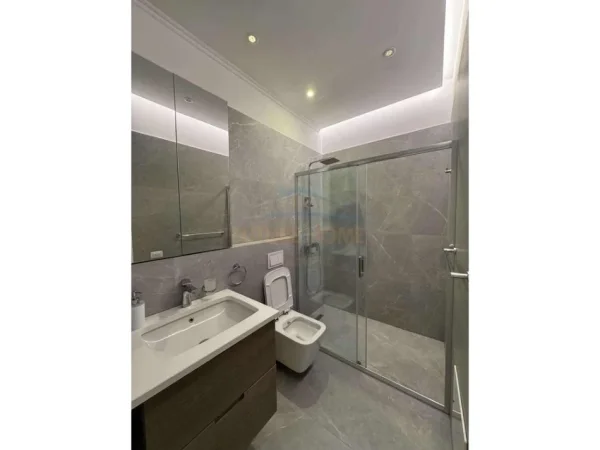 Tirane, jepet me qera apartament 2+1+Aneks+Ballkon Kati 1, 82 m² 750 € (REZIDENCA KODRA E DIELLIT II)