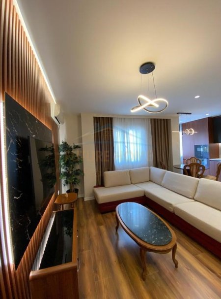 Tirane, jepet me qera apartament 2+1 Kati 4, 102 m² 1.300 € (Rruga Mine Peza)