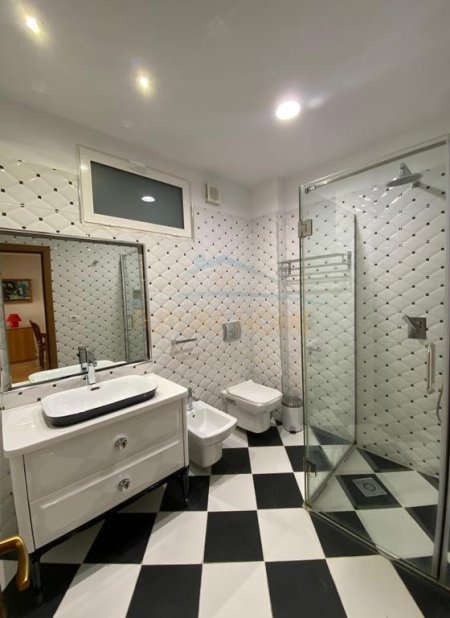 Tirane, jepet me qera apartament 2+1 Kati 4, 102 m² 1.300 € (Rruga Mine Peza)