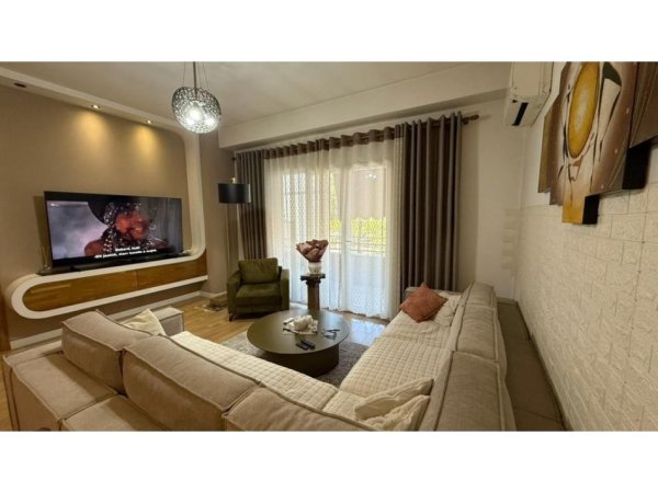 Tirane, shitet apartament 2+1+Ballkon Kati 1, 114 m² 157.000 € (Yzberisht Prane Pasticeri Nela)