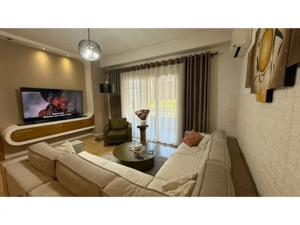 Tirane, shitet apartament 2+1+Ballkon Kati 1, 114 m² 157.000 € (Yzberisht Prane Pasticeri Nela)