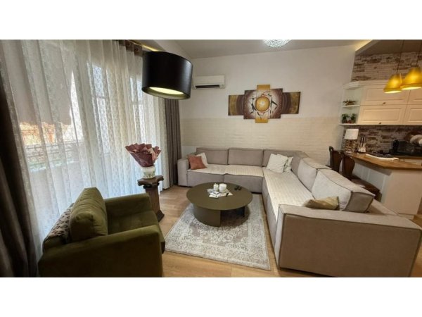 Tirane, shitet apartament 2+1+Ballkon Kati 1, 114 m² 157.000 € (Yzberisht Prane Pasticeri Nela)