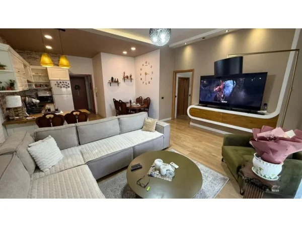 Tirane, shitet apartament 2+1+Ballkon Kati 1, 114 m² 157.000 € (Yzberisht Prane Pasticeri Nela)