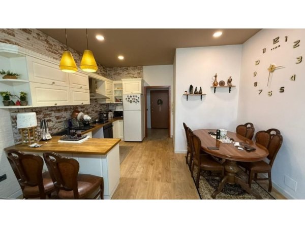 Tirane, shitet apartament 2+1+Ballkon Kati 1, 114 m² 157.000 € (Yzberisht Prane Pasticeri Nela)