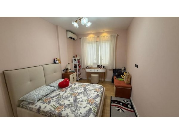 Tirane, shitet apartament 2+1+Ballkon Kati 1, 114 m² 157.000 € (Yzberisht Prane Pasticeri Nela)