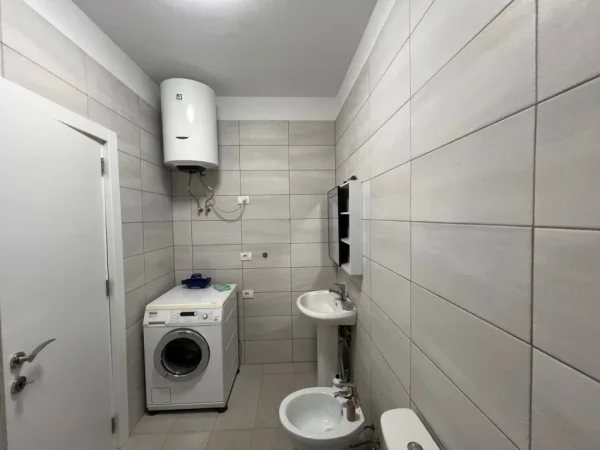 Tirane, shitet apartament 3+1 Kati 2, 100 m² 160.000 € (Selite)