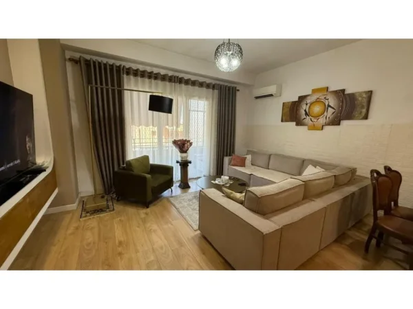 Tirane, shitet apartament 2+1+Ballkon Kati 1, 114 m² 157.000 € (Yzberisht Prane Pasticeri Nela)
