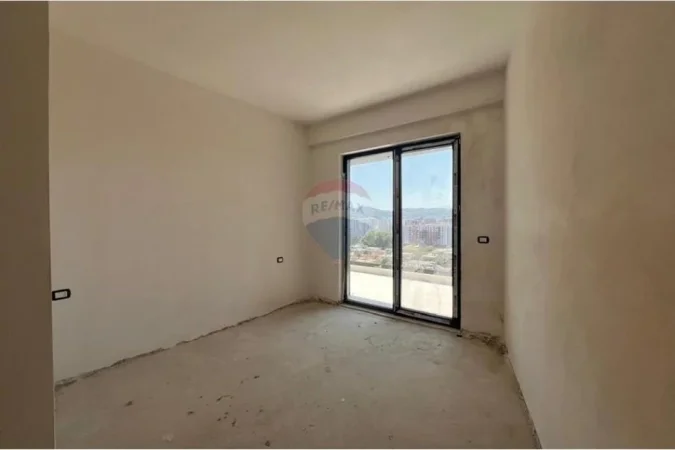 Tirane, shitet apartament 1+1 Kati 10, 84 m² 130.000 € (Fusha e Aviacionit)
