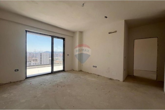 Tirane, shitet apartament 1+1 Kati 10, 84 m² 130.000 € (Fusha e Aviacionit)