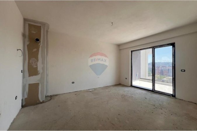 Tirane, shitet apartament 1+1 Kati 10, 84 m² 130.000 € (Fusha e Aviacionit)