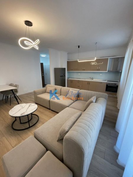 Tirane, jap me qera apartament 2+1+Ballkon Kati 2, 85 m² 800 € (Kodra e Diellit)