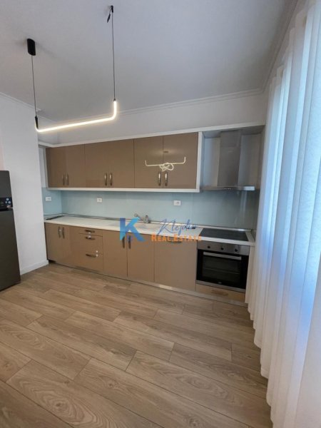 Tirane, jap me qera apartament 2+1+Ballkon Kati 2, 85 m² 800 € (Kodra e Diellit)
