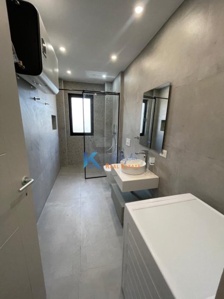 Tirane, jap me qera apartament 2+1+Ballkon Kati 2, 85 m² 800 € (Kodra e Diellit)
