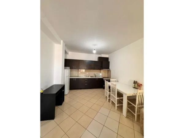 Tirane, jepet me qera apartament 2+1 , 90 m² 450 € (Unaza e Re, prane Viles L.)