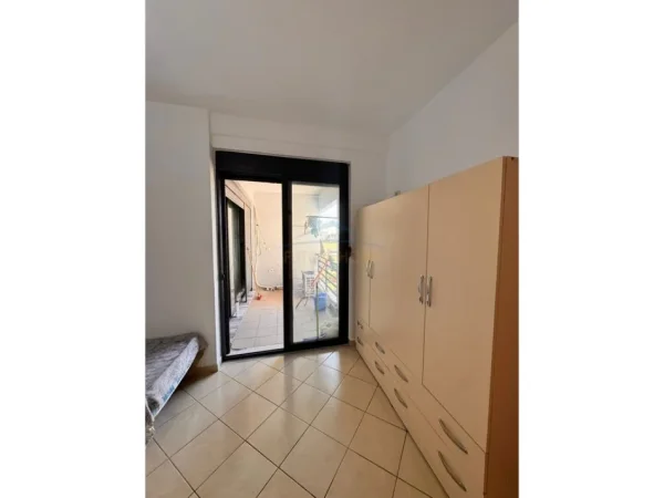 Tirane, jepet me qera apartament 2+1 , 90 m² 450 € (Unaza e Re, prane Viles L.)