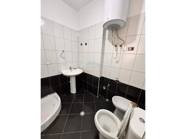Tirane, jepet me qera apartament 2+1 , 90 m² 450 € (Unaza e Re, prane Viles L.)