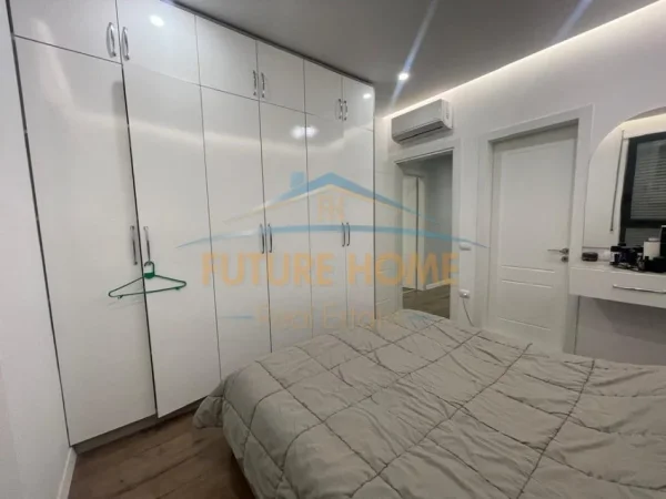 Tirane, shitet apartament 2+1+Ballkon Kati 7, 101 m² 200.000 € (Kinostudio)