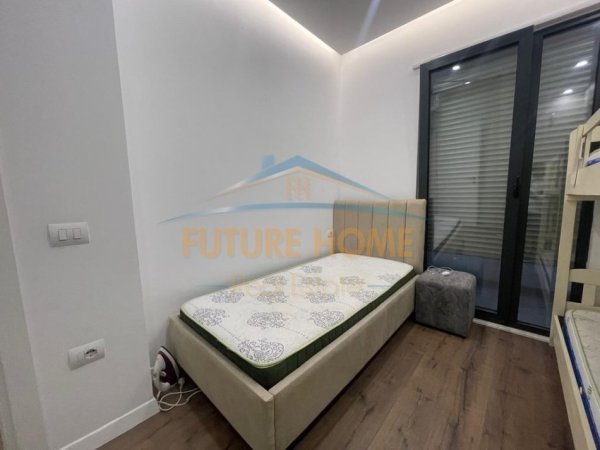 Tirane, shitet apartament 2+1+Ballkon Kati 7, 101 m² 200.000 € (Kinostudio)