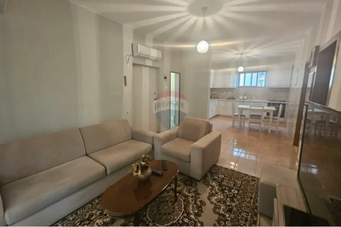 Tirane, jepet me qera apartament 2+1 Kati 3, 73 m² 650 € (Rruga e Durresit)