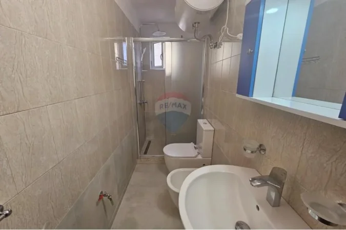 Tirane, jepet me qera apartament 2+1 Kati 3, 73 m² 650 € (Rruga e Durresit)