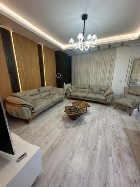 Tirane, jepet me qera 2+1+Ballkon Kati 2, 115 m² 900 € (KOMPLEKSI PRESTIGE)