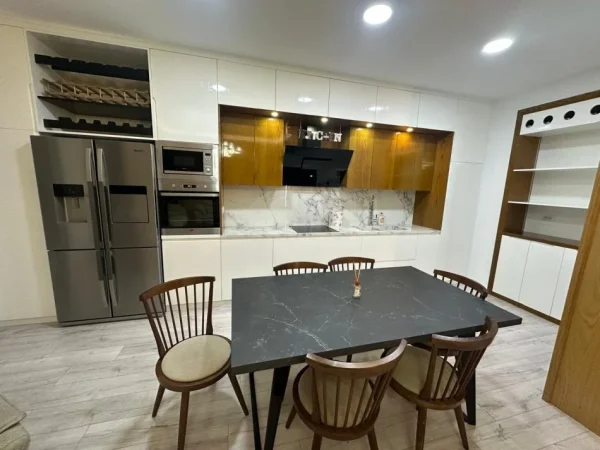 Tirane, jepet me qera 2+1+Ballkon Kati 2, 115 m² 800 € (KOMPLEKSI PRESTIGE)