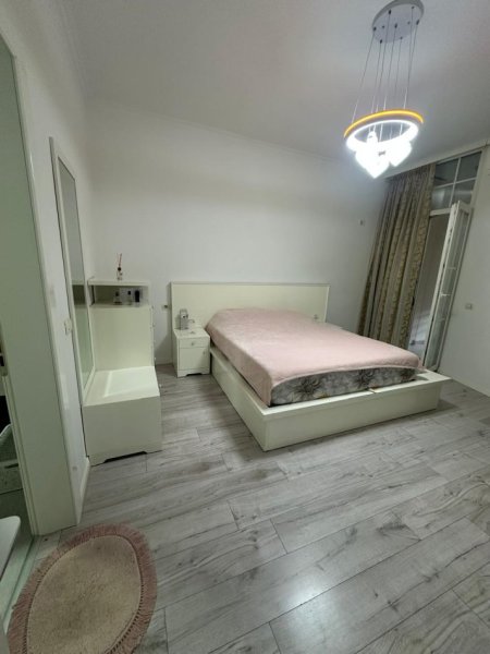 Tirane, jepet me qera 2+1+Ballkon Kati 2, 115 m² 900 € (KOMPLEKSI PRESTIGE)