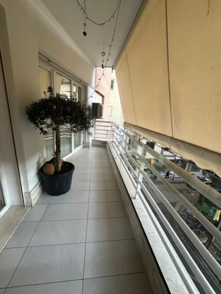 Tirane, jepet me qera 2+1+Ballkon Kati 2, 115 m² 800 € (KOMPLEKSI PRESTIGE)