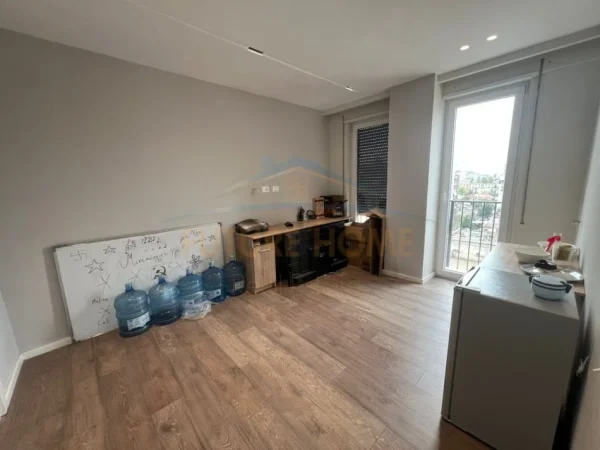 Tirane, shitet apartament 3+1 Kati 6, 110 m² 300.000 € 