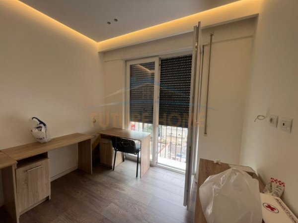Tirane, shitet apartament 3+1 Kati 6, 110 m² 300.000 € 