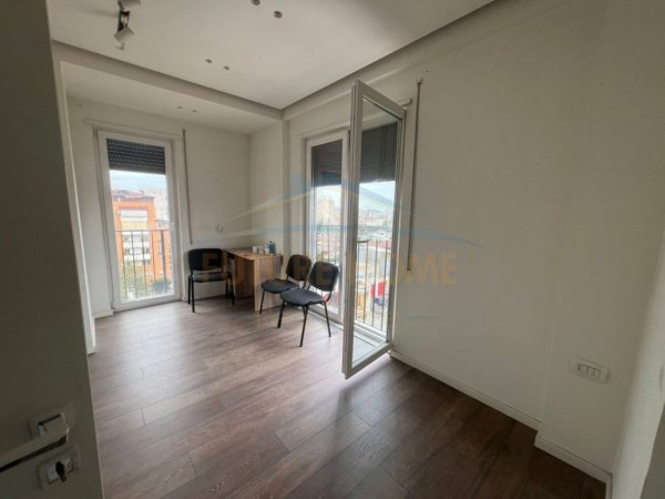 Tirane, shitet apartament 3+1 Kati 6, 110 m² 300.000 € 