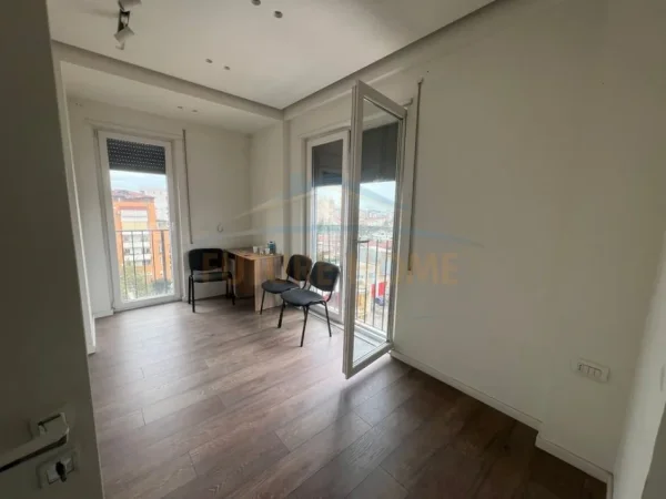 Tirane, shitet apartament 3+1 Kati 6, 110 m² 300.000 € 