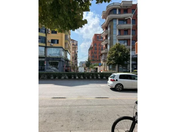 Tirane, shitet apartament 3+1 Kati 6, 110 m² 300.000 € 
