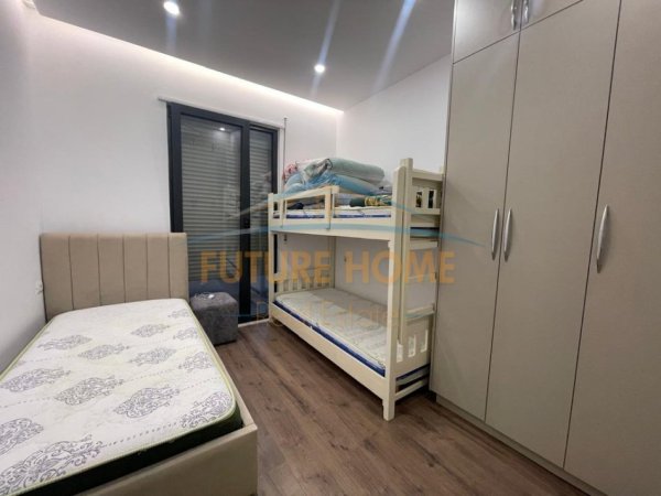 Tirane, shitet apartament 2+1+Ballkon Kati 7, 101 m² 200.000 € (Kinostudio)