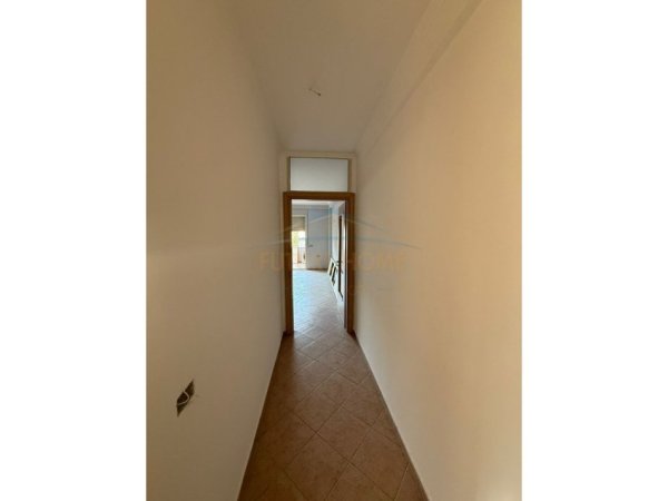 Tirane, shitet apartament 2+1+Ballkon Kati 3, 98 m² 225.000 € (Liqeni i Thate)