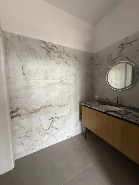 Tirane, jepet me qera magazine Kati 0, 1.200 m² 2.600 € (Autostrada Tirane - Durres)