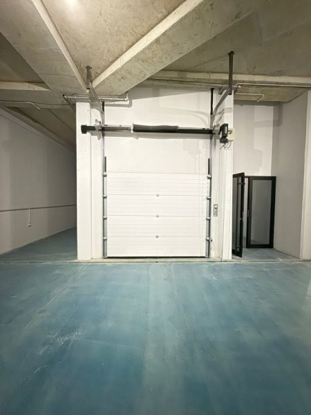 Tirane, jepet me qera magazine Kati 0, 1.200 m² 2.600 € (Autostrada Tirane - Durres)