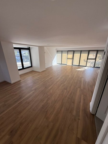 Tirane, jepet me qera magazine Kati 0, 1.200 m² 2.600 € (Autostrada Tirane - Durres)