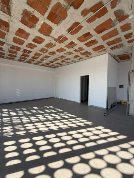 Tirane, jepet me qera magazine Kati 0, 1.200 m² 2.600 € (Autostrada Tirane - Durres)