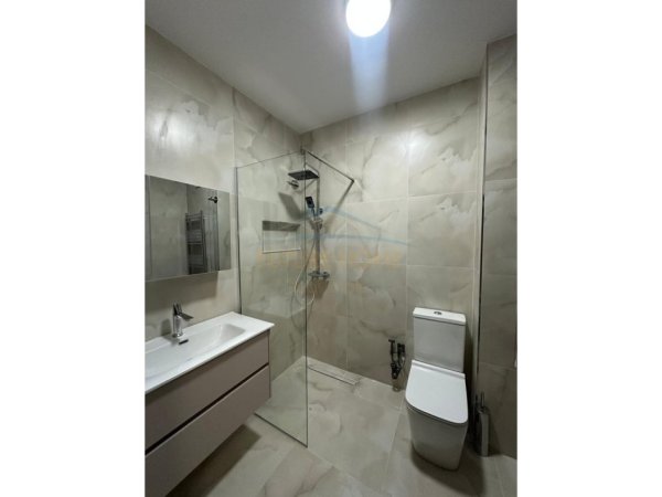 Tirane, jepet me qera apartament 2+1+Ballkon Kati 3, 100 m² 800 € (Kompleksi Magnet)