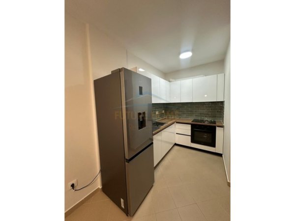 Tirane, jepet me qera apartament 2+1+Ballkon Kati 3, 100 m² 800 € (Kompleksi Magnet)