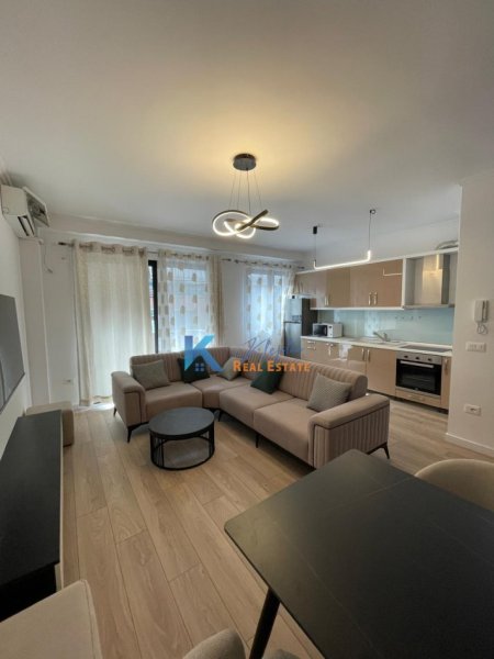 Tirane, jap me qera apartament 2+1+Ballkon Kati 3, 85 m² 800 € (Kodra e Diellit)