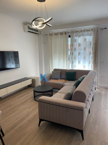 Tirane, jap me qera apartament 2+1+Ballkon Kati 3, 85 m² 800 € (Kodra e Diellit)